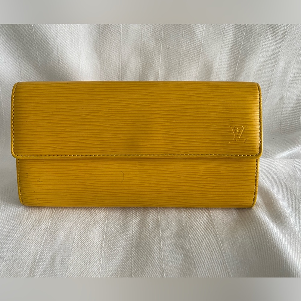 LOUIS VUITTON Epi Sarah Wallet